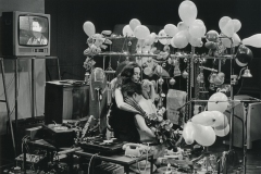 Klaus Barisch, 26'1.1499" for a String Player, soiree Paik-Moorman, WDR Funkhaus, Cologne (1980)